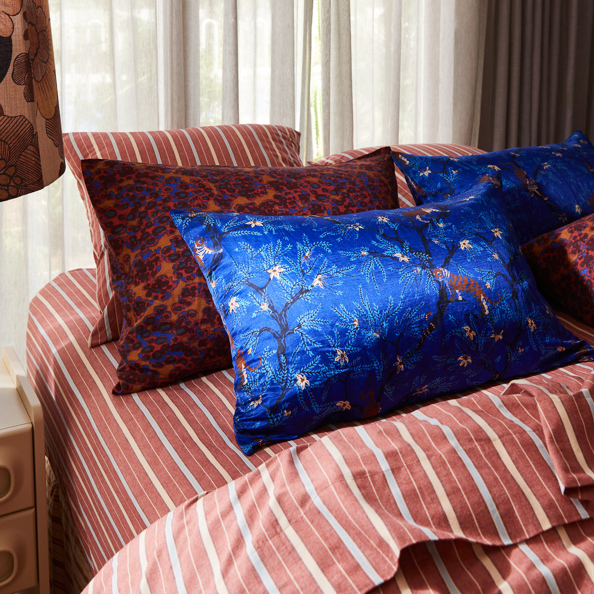 Andrea Linen-Silk Pillowcase - Ultramarine Standard
