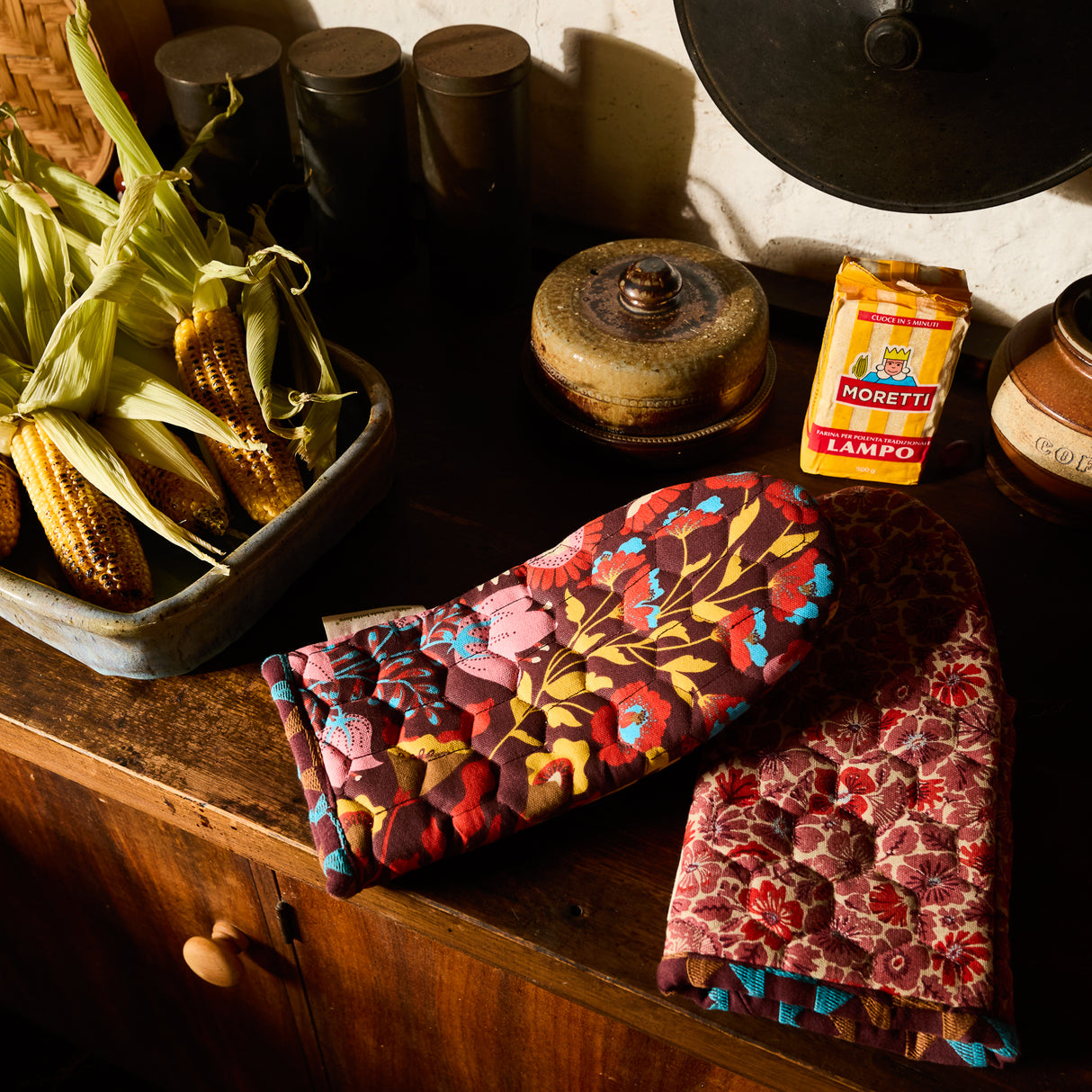 Magnolia Oven Mitt Set