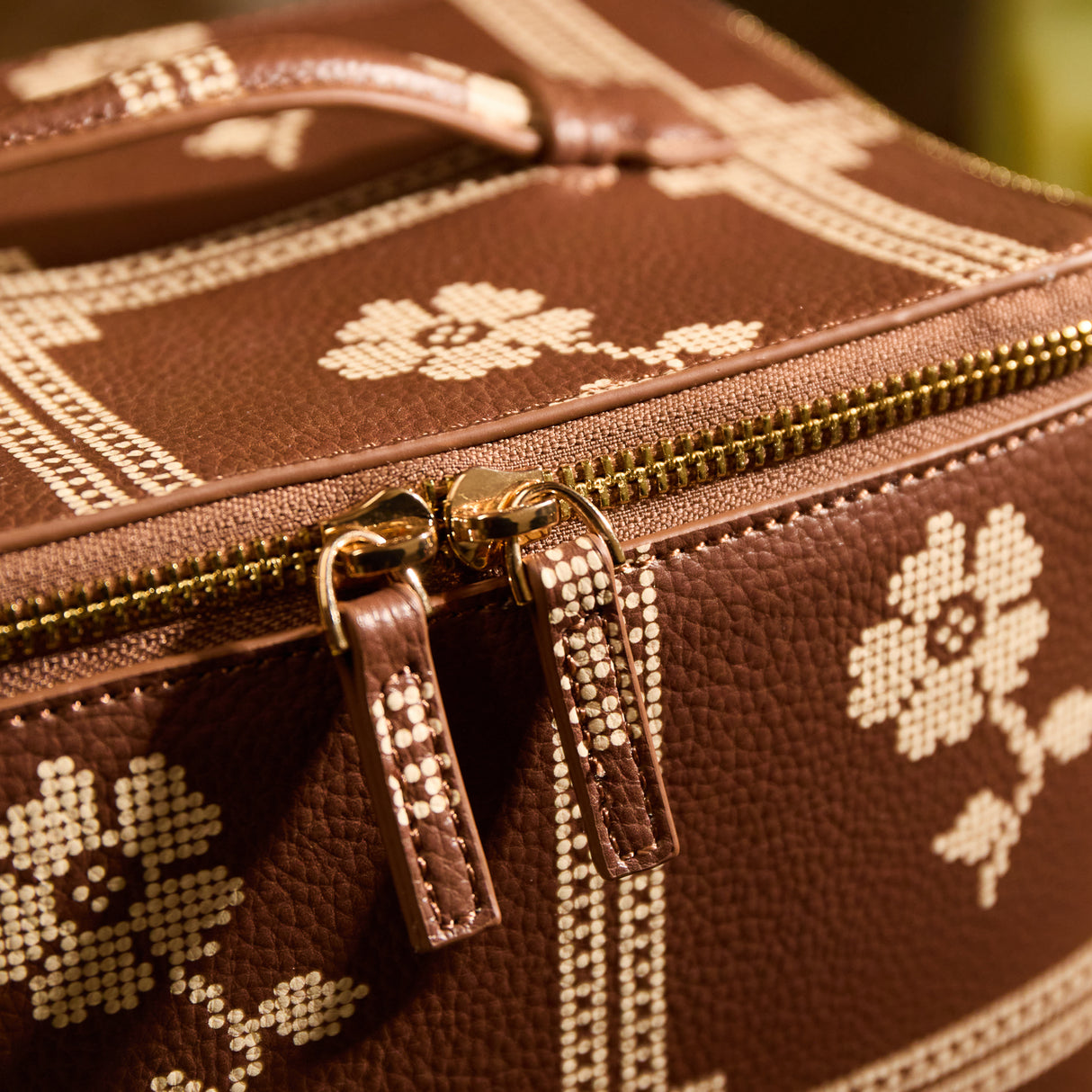 Bonny Medium Vanity Case - Umber