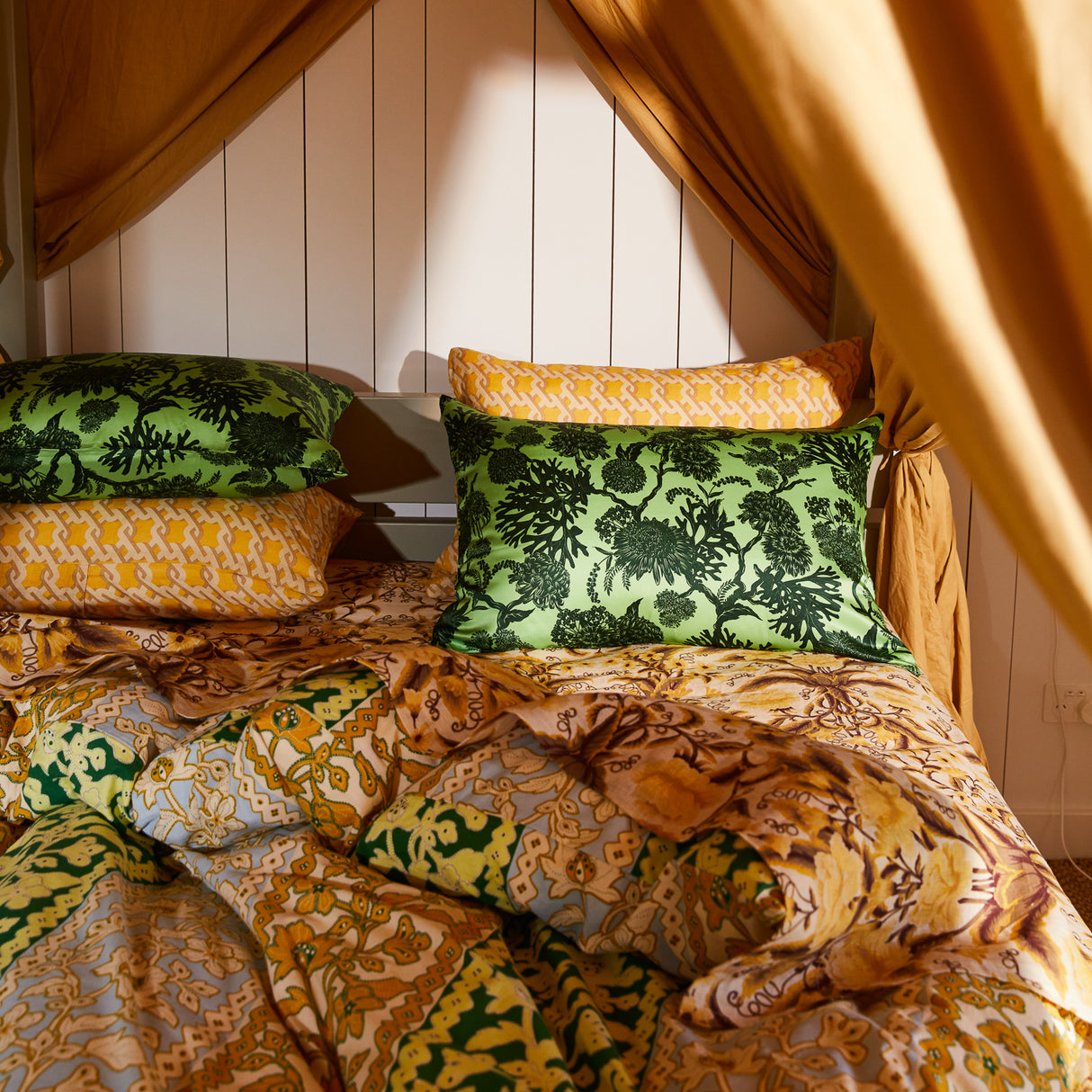 Delphine Silk Pillowcase - Key Lime